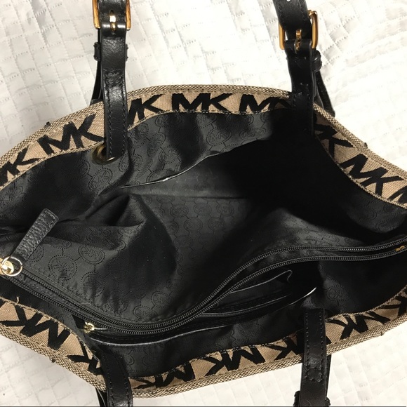 Michael Kors Handbag - Picture 2 of 2